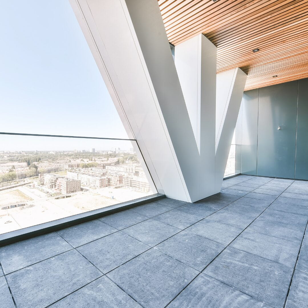 Les avantages d’une terrasse en carrelage à Étretat : Un choix esthétique et durable